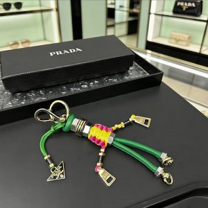 プラダ キーリング 公式