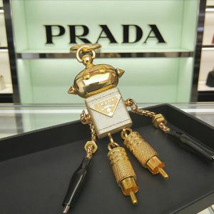 プラダ キーリング 公式