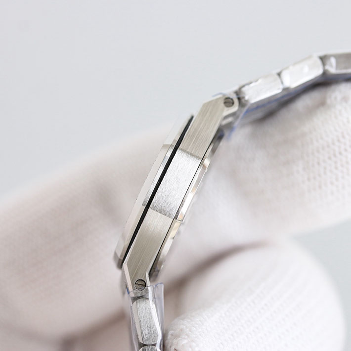 最高級オーデマピゲスーパーコピー AP ロイヤル オーク ミニ フロステッドゴールド クォーツ 67630BC.GG.1312BC.01-B ロイヤル オーク ミニ レディース - 画像 (8)