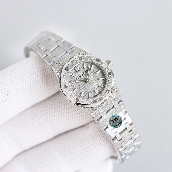 最高級オーデマピゲスーパーコピー AP ロイヤル オーク ミニ フロステッドゴールド クォーツ 67630BC.GG.1312BC.01-B ロイヤル オーク ミニ レディース - 画像 (3)