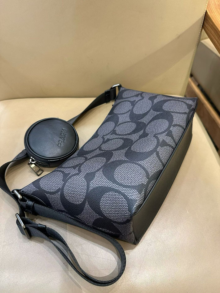 コーチ バッグ アウトレット COACH スモール フィン クロスボディ バッグ・ポーチ・マキシ シグネチャー キャンバス CCG19 QBMI5 コーチ バッグ メンズ - 画像 (4)