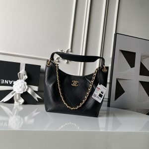 シャネル ホーボー バッグ 黒