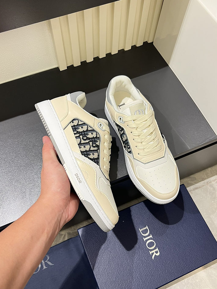 カジュアル スニーカー メンズ おすすめ