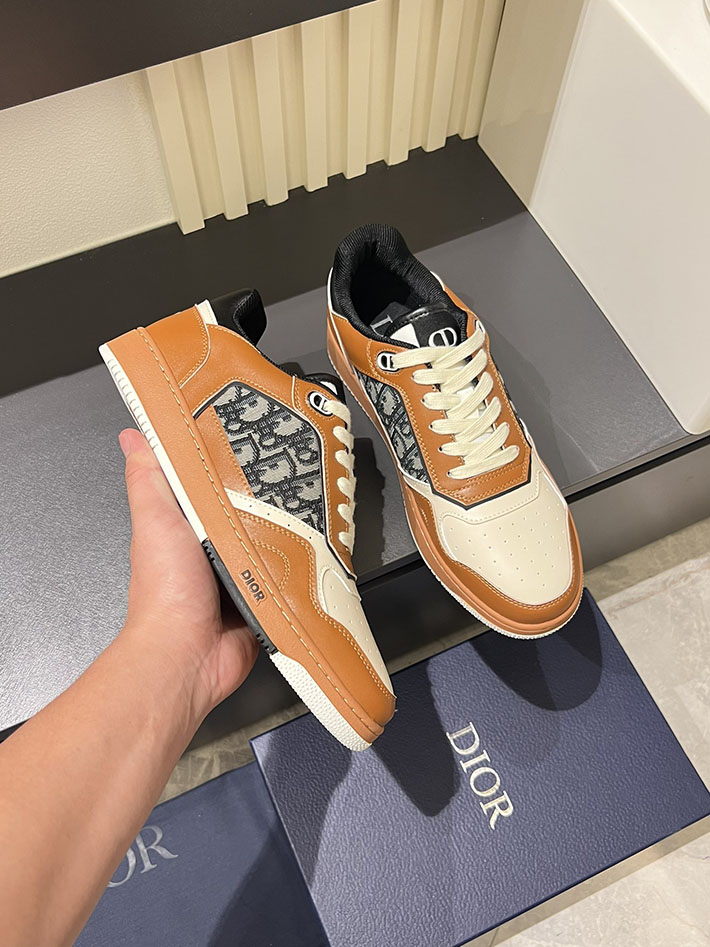 カジュアル スニーカー メンズ ブランド