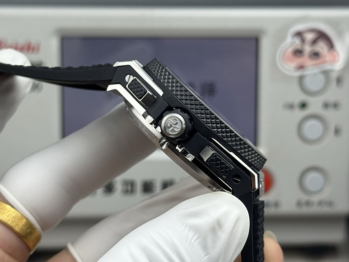 最高級ウブロスーパーコピー HUBLOT ビッグ・バン 20th アニバーサリー チタニウム セラミック 431.NM.1337.RX ウブロ 時計 安い順 - 画像 (4)