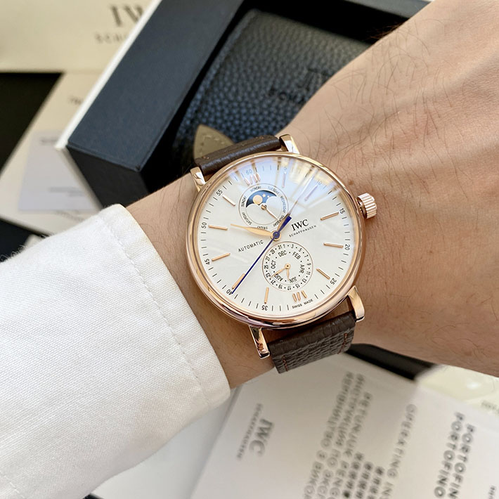 最高級IWCスーパーコピー IWC時計コピー ポートフィノ ハンドワインド ムーンフェイズ 41mm 2629706 IWC ポート フィノ クロノグラフ - 画像 (4)