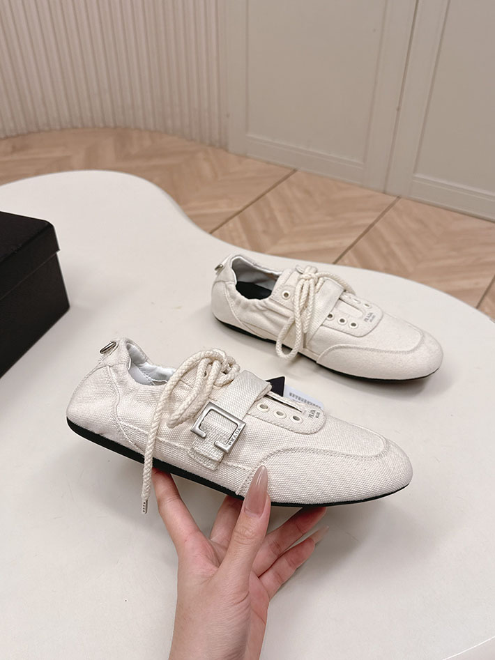 プラダ パンプス アウトレット