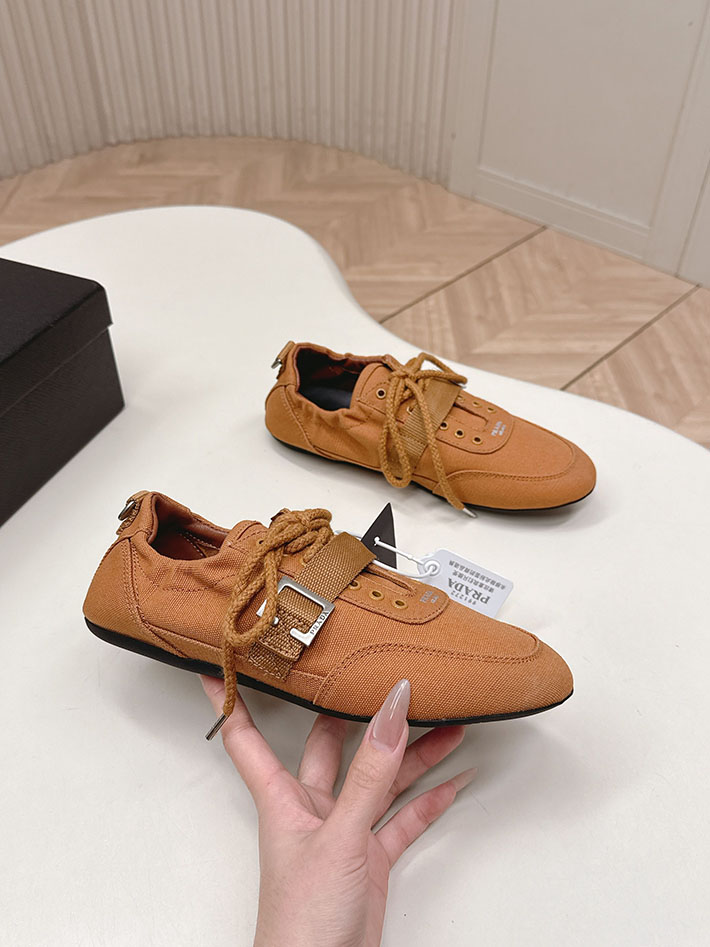 プラダ バレエシューズ