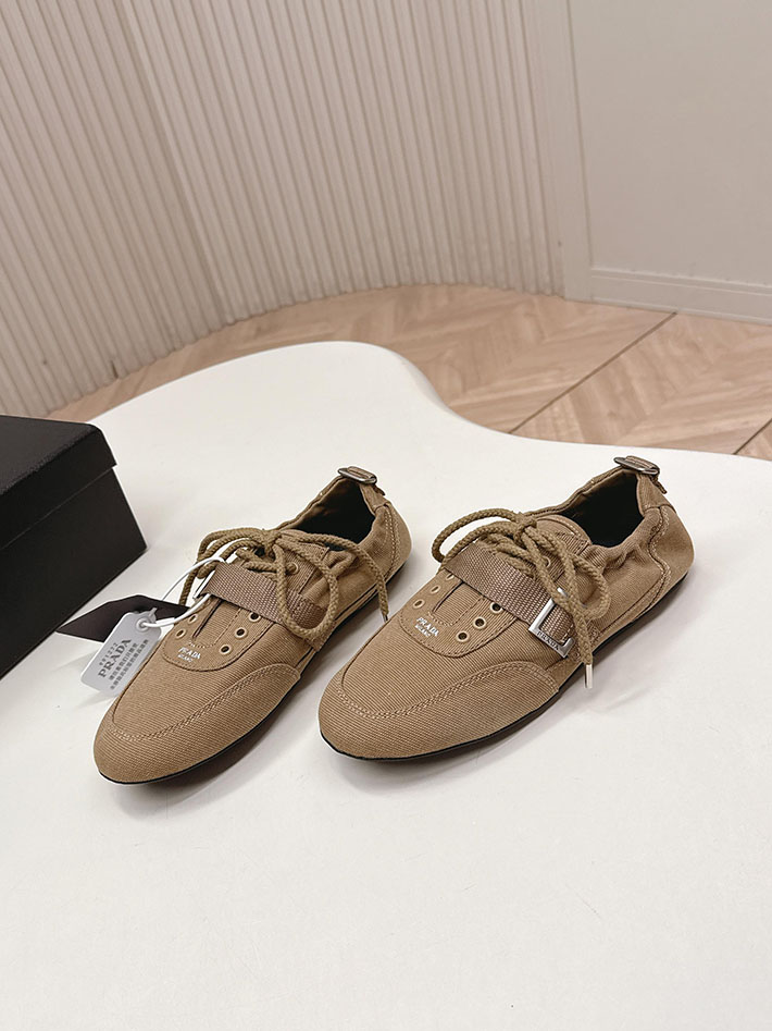 プラダ フラットシューズ