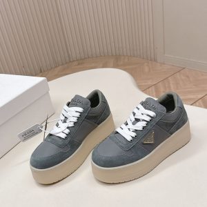 プラダ スニーカー レディース 新作
