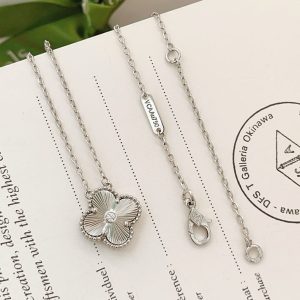 ヴァン クリーフ 花 ネックレス