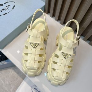 プラダ サンダル 芸能人