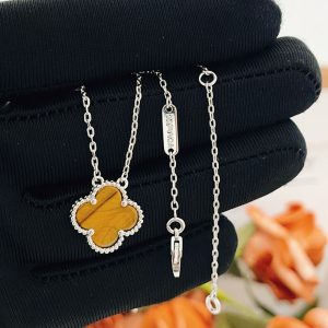 芸能人 愛用 ネックレス レディース