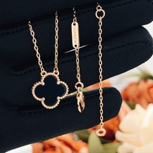 ヴァン クリーフ オニキス ネックレス