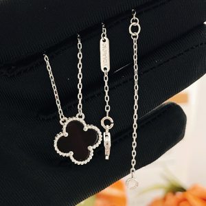 ヴァン クリーフ アルハンブラ オニキス