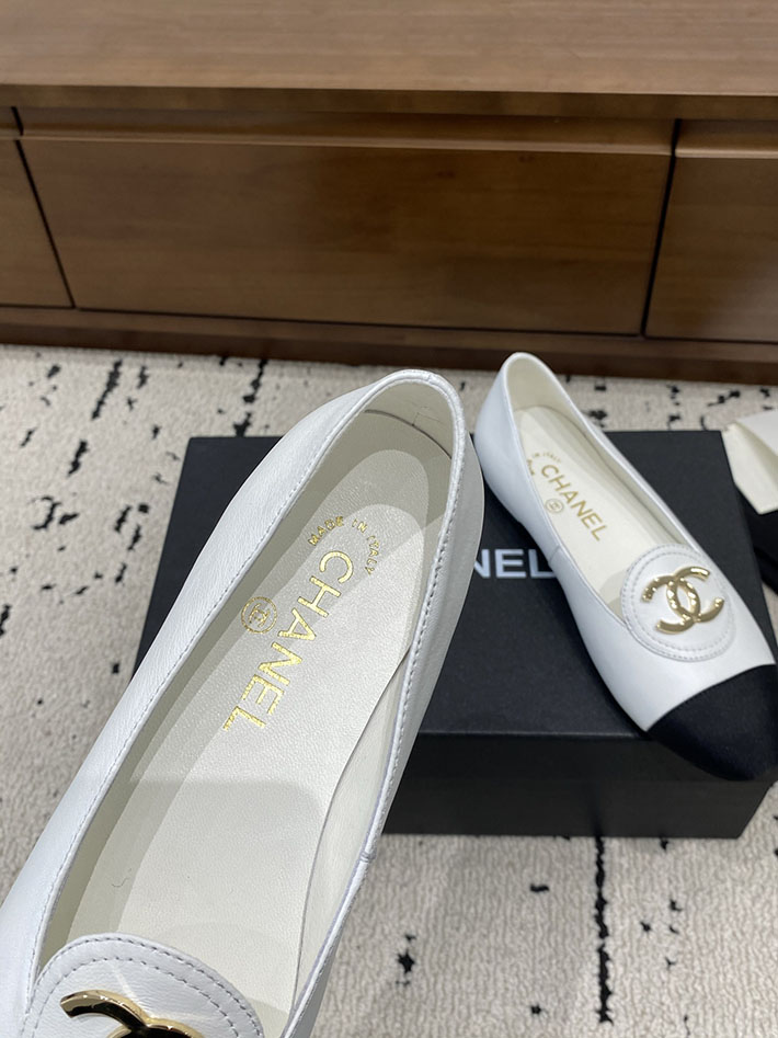 最高級シャネルスーパーコピー CHANEL 2026年春夏 新作 ローファー CCロゴ カーフスキン グログラン 2629817 シャネル ローファー レディース - 画像 (4)