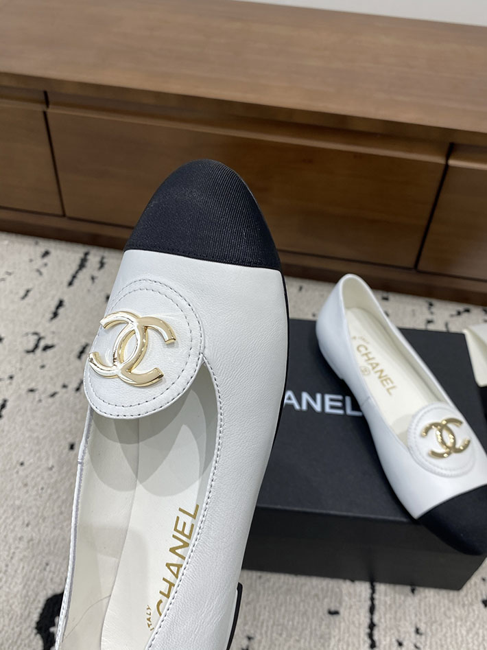 最高級シャネルスーパーコピー CHANEL 2026年春夏 新作 ローファー CCロゴ カーフスキン グログラン 2629817 シャネル ローファー レディース - 画像 (2)