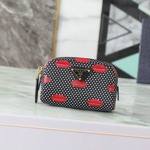 プラダ ポーチ アウトレット 値段