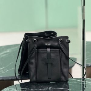 プラダ バッグ人気ランキング