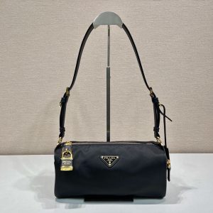 プラダ バッグ ナイロン