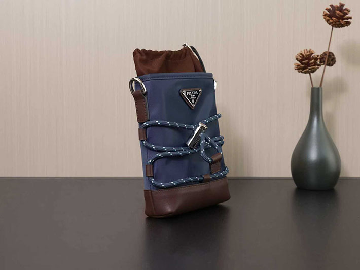 プラダ PRADA スピードロック Re-Nylon レザー スマートフォンケース ネイビー 2ZT079_2HE1_F0008 プラダ スマホショルダー 公式 - 画像 (8)