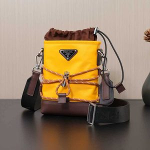 レディース プラダ スマホショルダー