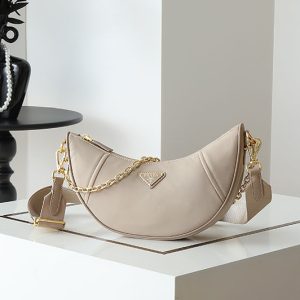 プラダ バッグ 新作