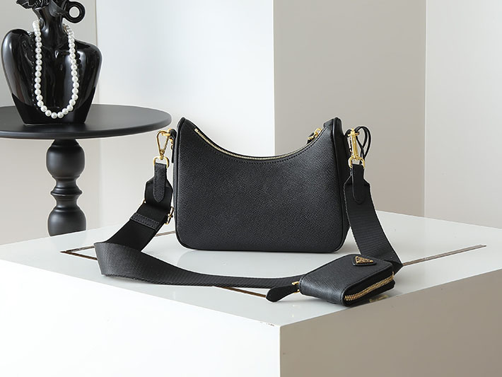 プラダ バッグ レディース PRADA Re-Edition 2005 サフィアーノレザー バッグ ブラック 1BH204_NZV_F0632 プラダ バッグ 人気 ランキング - 画像 (8)