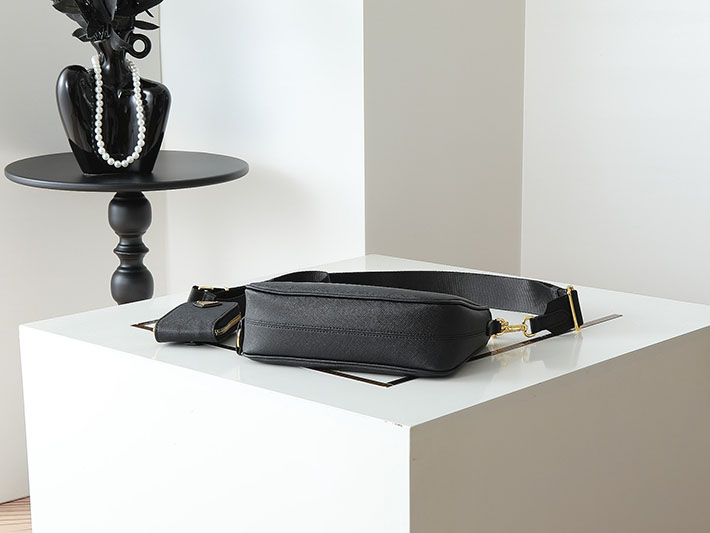 プラダ バッグ レディース PRADA Re-Edition 2005 サフィアーノレザー バッグ ブラック 1BH204_NZV_F0632 プラダ バッグ 人気 ランキング - 画像 (7)