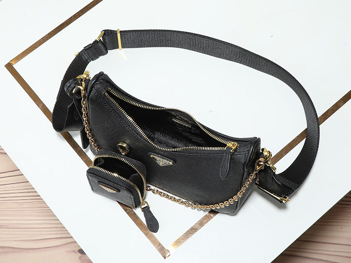 プラダ バッグ レディース PRADA Re-Edition 2005 サフィアーノレザー バッグ ブラック 1BH204_NZV_F0632 プラダ バッグ 人気 ランキング - 画像 (3)