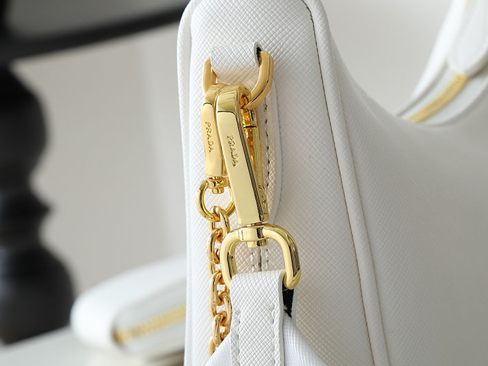 プラダ バッグ レディース PRADA Re-Edition 2005 サフィアーノレザー バッグ ホワイト 1BH204_NZV_F0CHZ レディース プラダ バッグ - 画像 (4)