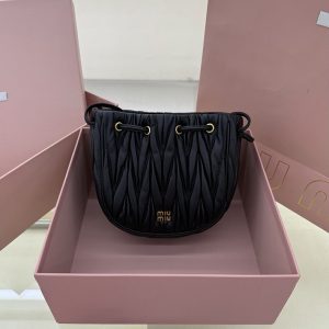 ミュウミュウ バッグ アウトレット