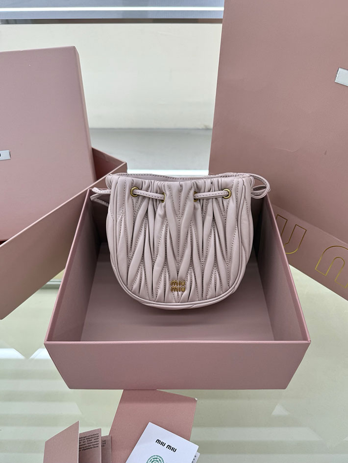 Miumiu マテラッセ バッグ ピンク