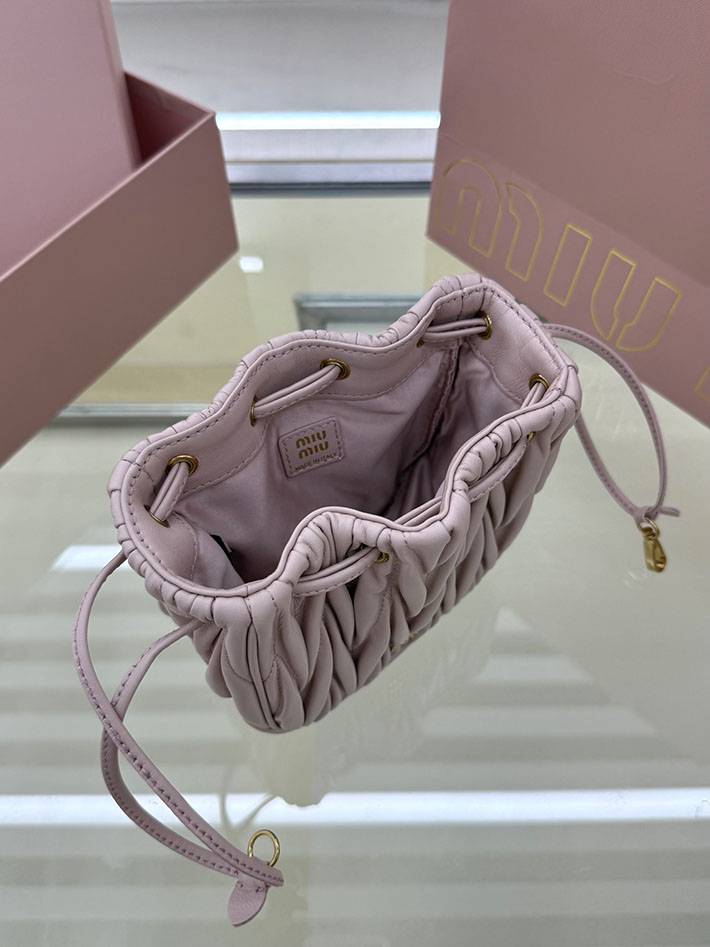 最高級MiuMiuスーパーコピー ミュウミュウ マトラッセ レザー バケット バッグ ピンクベージュ 5ND022_AFPP_F0236 Miumiu マテラッセ バッグ ピンク - 画像 (7)