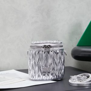 ミュウミュウ バッグ アウトレット