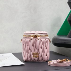 ミュウ ミュウ バッグ ピンク