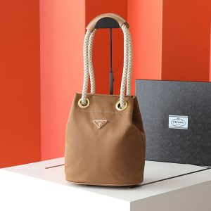 プラダ バッグ トート