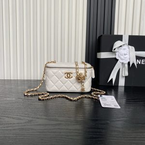 シャネルバッグ 値段