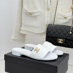 シャネル サンダル 白