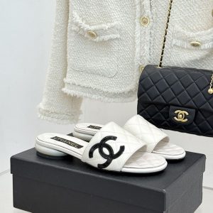 シャネル サンダル 白