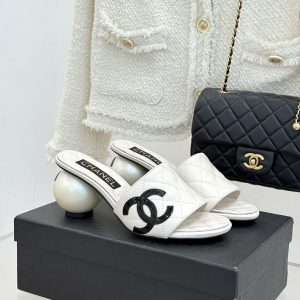 シャネル サンダル 定価