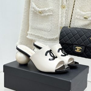 シャネル サンダル 白