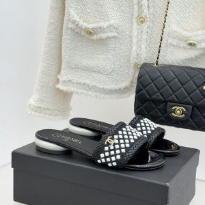 シャネル サンダル 定価