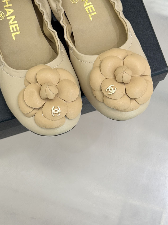 最高級シャネルスーパーコピー CHANEL カメリア パンプス バレエシューズ フラットシューズ ベージュ 2631075 シャネル バレリーナ ベージュ - 画像 (5)