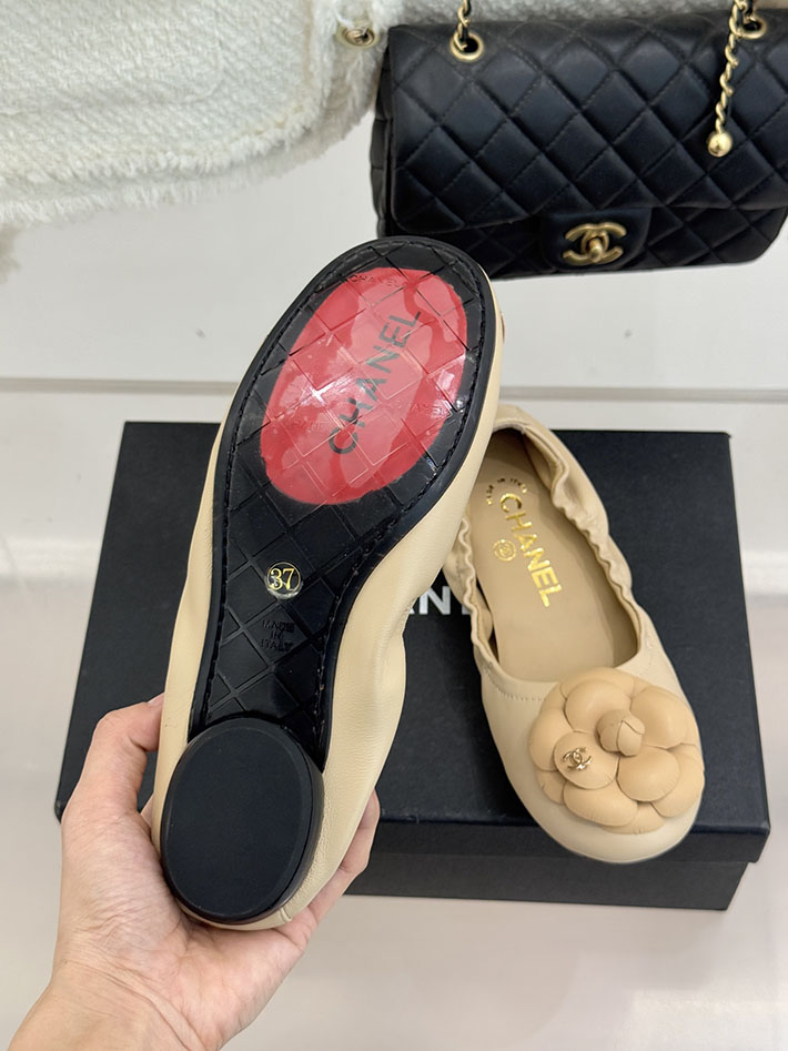 最高級シャネルスーパーコピー CHANEL カメリア パンプス バレエシューズ フラットシューズ ベージュ 2631075 シャネル バレリーナ ベージュ - 画像 (3)