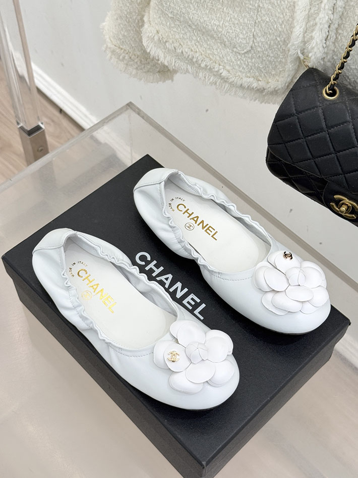 最高級シャネルスーパーコピー CHANEL カメリア パンプス バレエシューズ フラットシューズ ホワイト 2631077 シャネル バレリーナ コーデ - 画像 (9)
