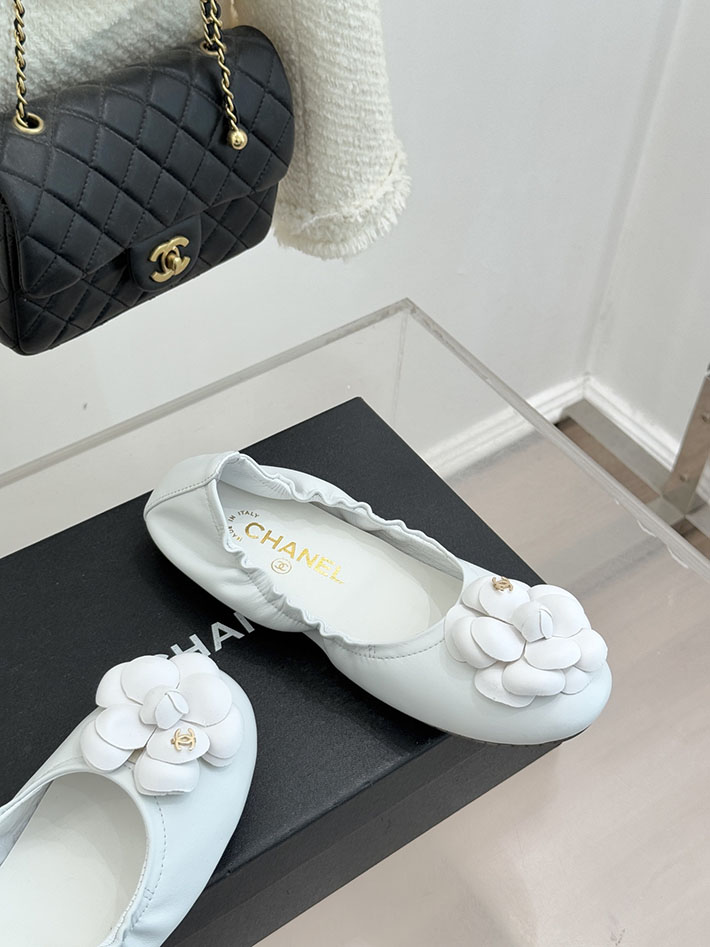 最高級シャネルスーパーコピー CHANEL カメリア パンプス バレエシューズ フラットシューズ ホワイト 2631077 シャネル バレリーナ コーデ - 画像 (7)