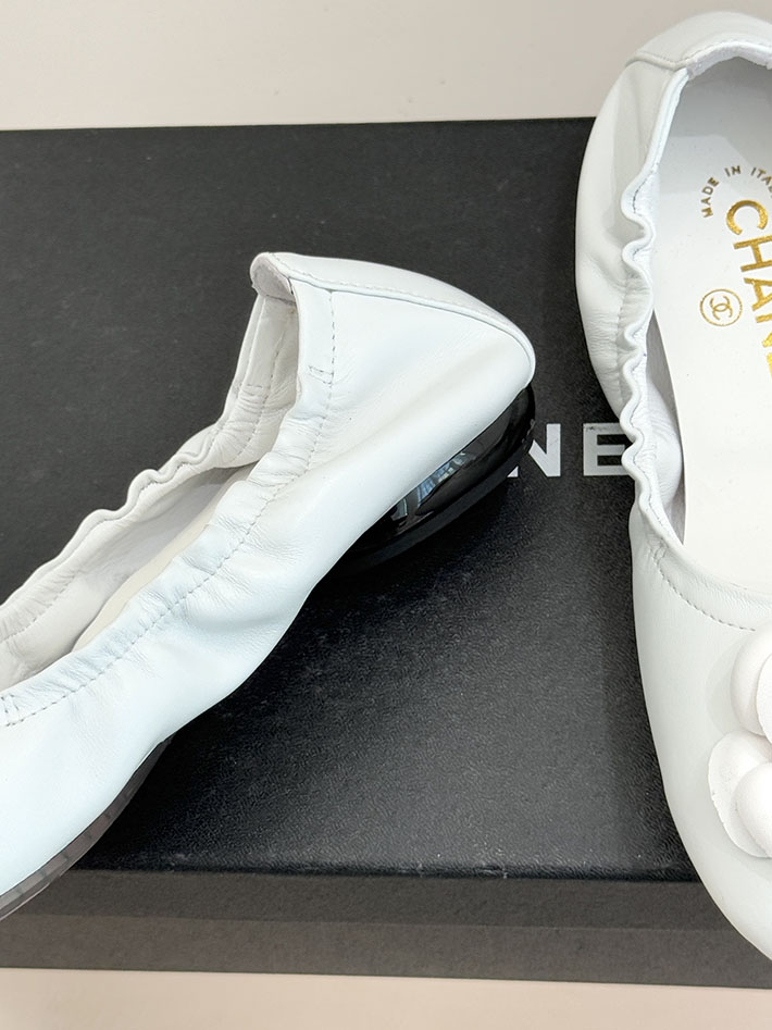 最高級シャネルスーパーコピー CHANEL カメリア パンプス バレエシューズ フラットシューズ ホワイト 2631077 シャネル バレリーナ コーデ - 画像 (6)