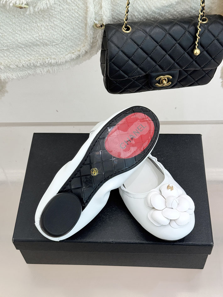 最高級シャネルスーパーコピー CHANEL カメリア パンプス バレエシューズ フラットシューズ ホワイト 2631077 シャネル バレリーナ コーデ - 画像 (3)