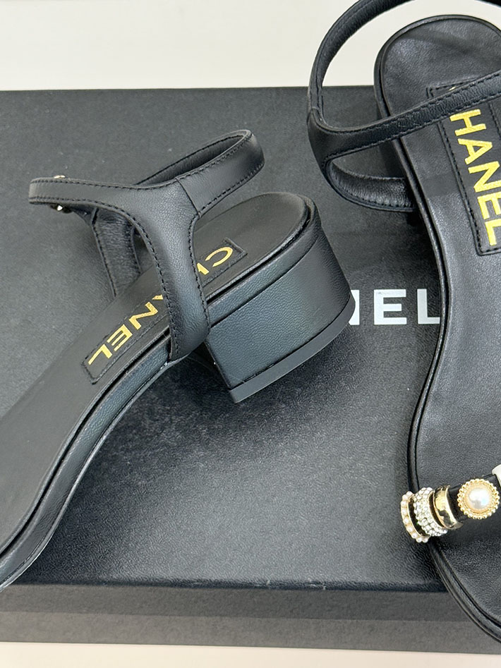 最高級シャネルスーパーコピー CHANEL ラインストーンロゴヒール サンダル 靴 スウェード ブラック 2631082 シャネル 靴 定価 - 画像 (5)
